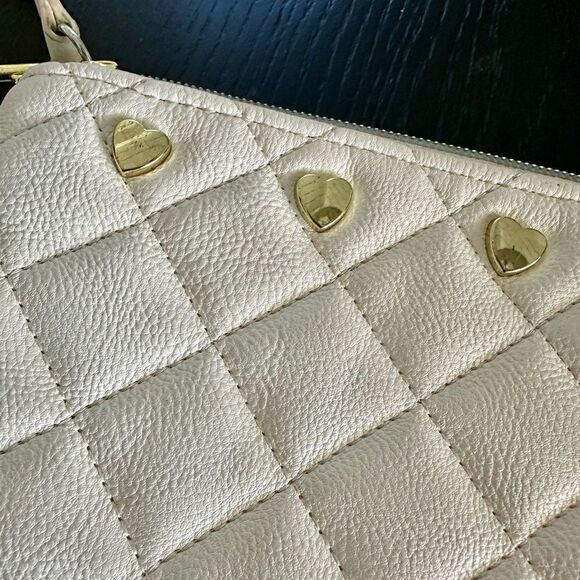 Betsey Johnson white, quilted travel bag with gold hearts. - Picture 2 of 5